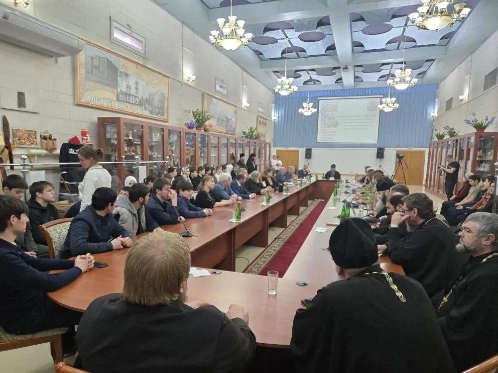 В Кизляре прошла конференция на тему «Вызовы современного общества и пути их преодоления на примере гармоничных взаимоотношений народов Дагестана»